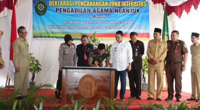 Dandim 0810 Hadiri Pencanangan Zona Integritas menuju WBK dan WBBM PA Nganjuk Dandim 0810 Hadiri Pencanangan Zona Integritas menuju WBK dan WBBM PA Nganjuk