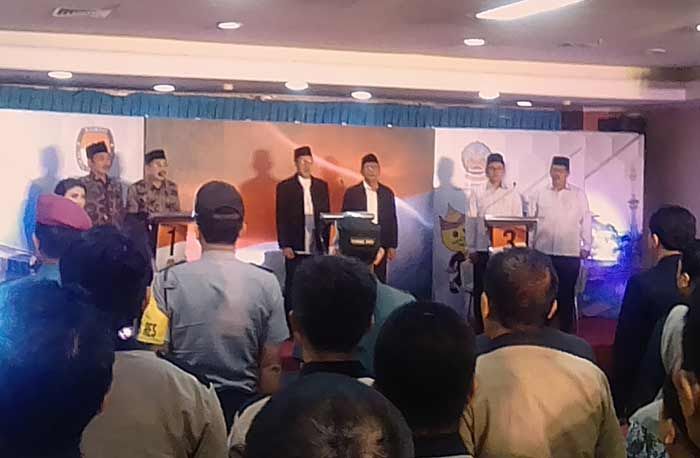 Sesi Pertama Debat Ketiga Cabup-Cawabup Bangkalan, Ini Visi-Misi Masing-masing Paslon Sesi Pertama Debat Ketiga Cabup-Cawabup Bangkalan, Ini Visi-Misi Masing-masing Paslon