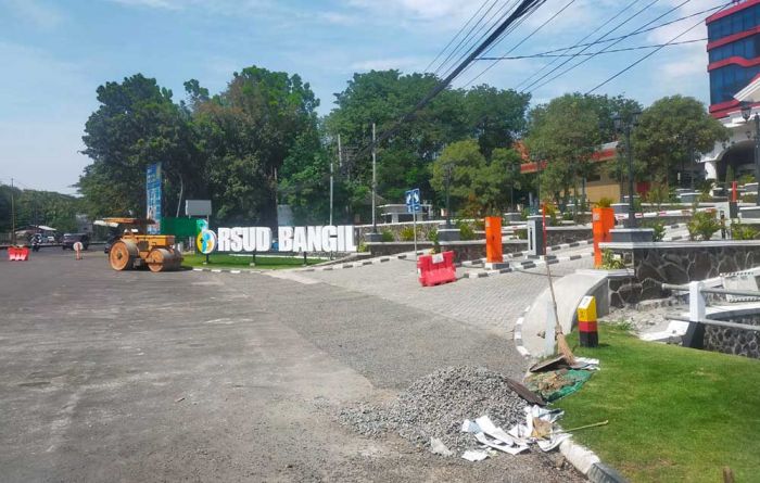 Perawatan Akses Jalan ke RSUD Bangil Gunakan Anggaran Internal Perawatan Akses Jalan ke RSUD Bangil Gunakan Anggaran Internal