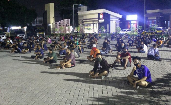 301 Orang Masih Langgar Jam Malam PSBB, 4 Orang Reaktif Covid-19 Hasil Rapid Test 301 Orang Masih Langgar Jam Malam PSBB, 4 Orang Reaktif Covid-19 Hasil Rapid Test