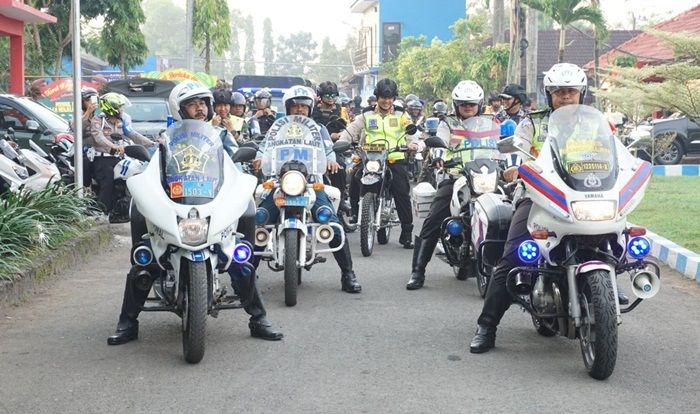 Berikan Rasa Aman Jemaat Beribadah, Polri-TNI di Bangkalan Gelar Patroli Gabungan