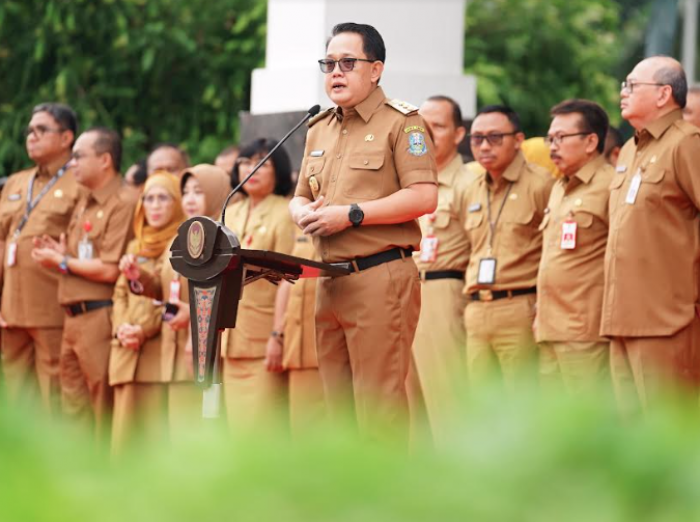 Apel Hari Pertama Kerja Pascalebaran, Pj Gubernur Jatim Ajak Jajarannya Semangat Layani Masyarakat Apel Hari Pertama Kerja Pascalebaran, Pj Gubernur Jatim Ajak Jajarannya Semangat Layani Masyarakat