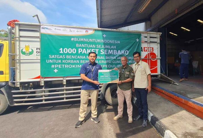 Petrokmia Gresik Salurkan 1.000 Paket Sembako untuk Korban Erupsi Semeru Petrokmia Gresik Salurkan 1.000 Paket Sembako untuk Korban Erupsi Semeru