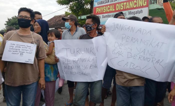 Warga Sumberagung Jombang Geram, Minta Perangkat Desa Mesum Dicopot dari Jabatannya 