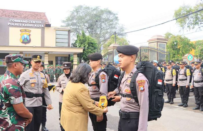 Polres Kediri Kota Gelar Apel Pergeseran Pasukan Pengamanan TPS Pilkada 2024 Polres Kediri Kota Gelar Apel Pergeseran Pasukan Pengamanan TPS Pilkada 2024
