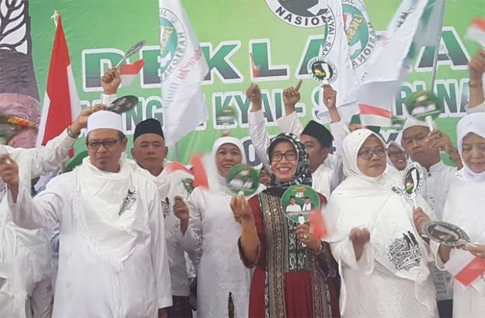 Ibunda Jokowi bersama 4.000 Warga NU Hadiri Deklarasi JKSN se-Solo Raya Ibunda Jokowi bersama 4.000 Warga NU Hadiri Deklarasi JKSN se-Solo Raya