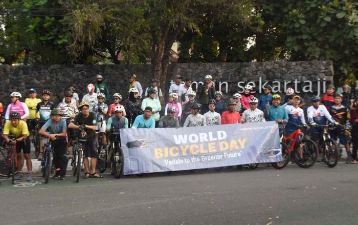 Ikut Gowes Rodalink, Pj Wali Kota Kediri: Jadikan Bersepeda Sebagai Kebutuhan Transportasi Ikut Gowes Rodalink, Pj Wali Kota Kediri: Jadikan Bersepeda Sebagai Kebutuhan Transportasi