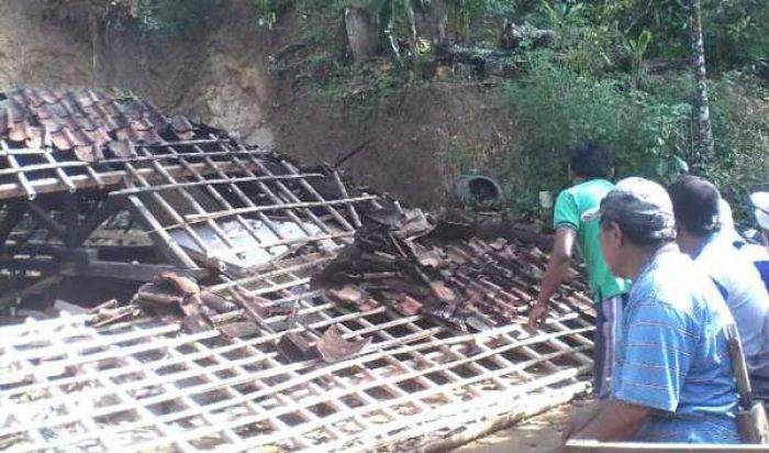 Diterjang Longsor, Satu Rumah Warga di Arjosari Pacitan Rusak Berat Diterjang Longsor, Satu Rumah Warga di Arjosari Pacitan Rusak Berat