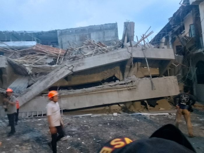 Musala di Ponpes  Al-Khoziny Sidoarjo Ambruk Usai Salat Asar
