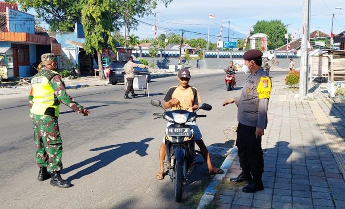 Masa PPKM Level 4, Koramil dan Polsek Paron Ngawi Terus Gencar Operasi Yustisi Masa PPKM Level 4, Koramil dan Polsek Paron Ngawi Terus Gencar Operasi Yustisi