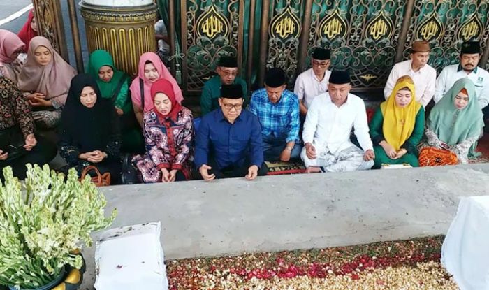 Ziarah Kubur Syaikhona Kholil, Cak Imin: Semoga Diberikan Barokahnya