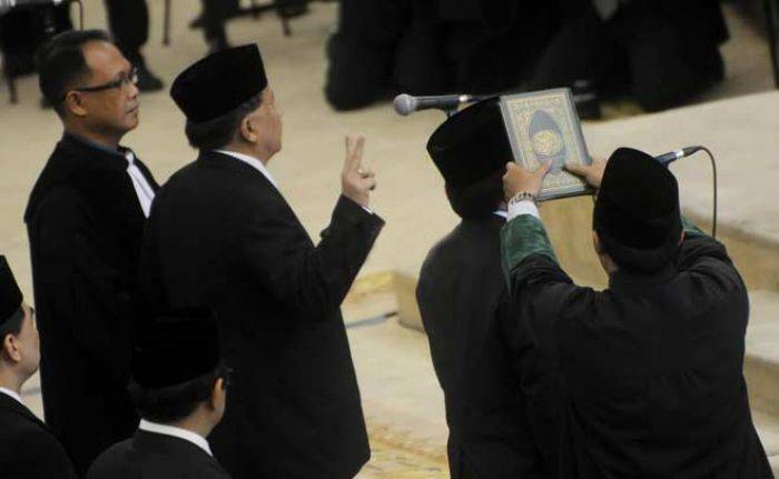 Tafsir Al-Nahl 91: Bendera di Pantat Gubernur Tafsir Al-Nahl 91: Bendera di Pantat Gubernur