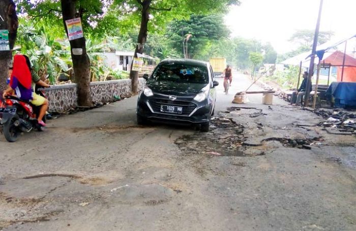 Belum Dua Bulan, Proyek Peningkatan Jalan Gununggangsir - Talun Senilai Rp 10,79 M Rusak Parah Belum Dua Bulan, Proyek Peningkatan Jalan Gununggangsir - Talun Senilai Rp 10,79 M Rusak Parah