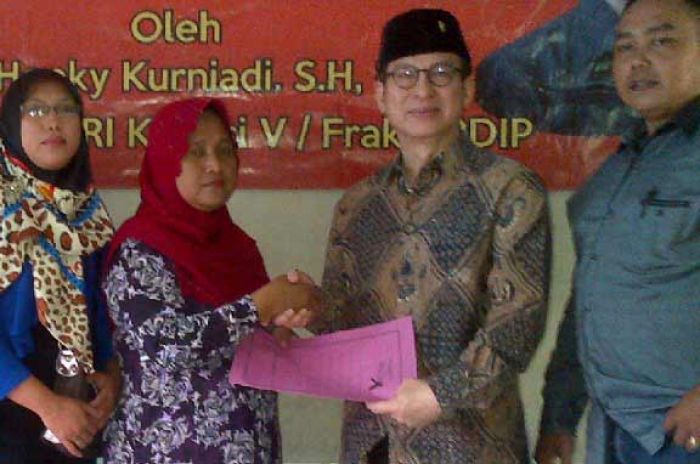 Pastikan Bantuan Tanpa Potongan, Anggota DPR-RI Blusukan Pastikan Bantuan Tanpa Potongan, Anggota DPR-RI Blusukan