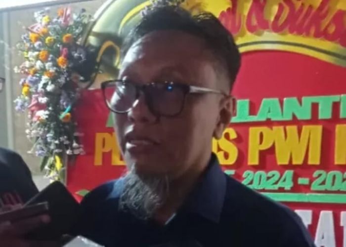 Ketua PWI Kediri Raya Angkat Bicara soal Viral 2 Oknum Wartawan Digeruduk Siswa SMKN Ketua PWI Kediri Raya Angkat Bicara soal Viral 2 Oknum Wartawan Digeruduk Siswa SMKN