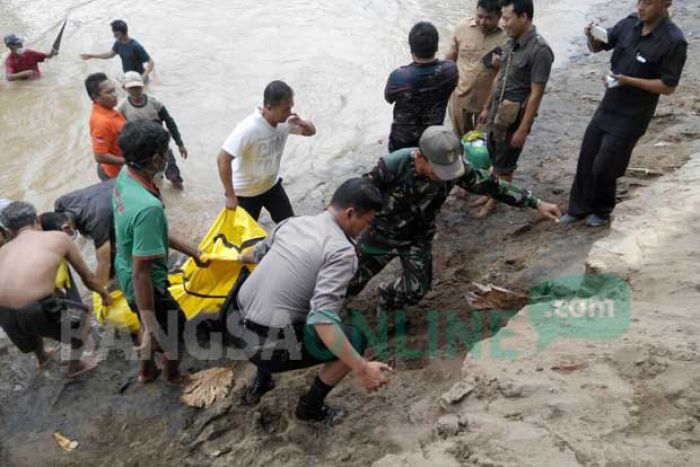 Korban Tenggelam di Aliran Sungai Bagong Ditemukan dalam Keadaan Tewas Korban Tenggelam di Aliran Sungai Bagong Ditemukan dalam Keadaan Tewas