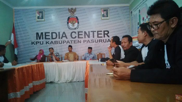 Ditolak Daftar, Paslon Jalur Independen Abdi Datangi KPU Pasuruan Ditolak Daftar, Paslon Jalur Independen Abdi Datangi KPU Pasuruan