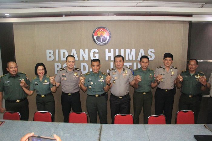 Tingkatkan Sinergitas TNI-Polri, Kapendam V/Brawijaya Kunjungi Kabidhumas Polda Jatim