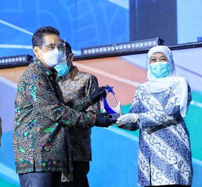 Jatim ​Dapat Anugerah  Provinsi Terbaik Peduli Perlindungan Konsumen, Gubernur Khofifah: Ini Pelecut