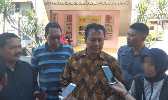 ​Ibu Korban Penganiayaan Anak SD Datangi Unit PPA Polresta Sidoarjo