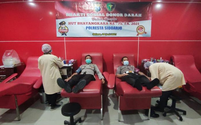 Sambut Hari Bhayangkara ke-75, Polresta Sidoarjo Gelar Baksos Donor Darah