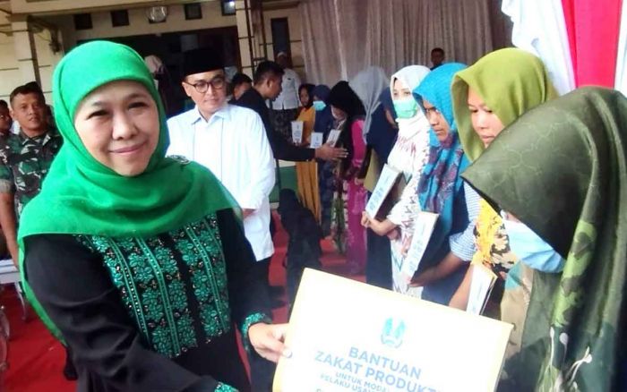 Gubernur Khofifah Salurkan Zakat Produktif untuk Pelaku Usaha Ultra Mikro di Pamekasan Gubernur Khofifah Salurkan Zakat Produktif untuk Pelaku Usaha Ultra Mikro di Pamekasan