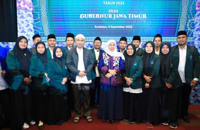 Gubernur Khofifah Beri Kuliah Umum Penerima Beasiswa Pemprov Jatim 2023