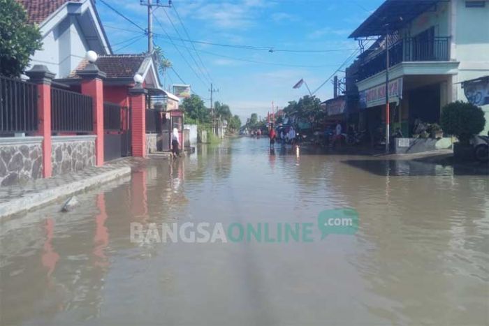 Tertutup Material Proyek, Kali Unut Sutojayan Meluber Sebabkan Banjir di Tiga Desa