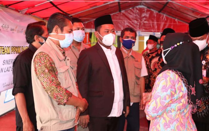 Ketua RW di Kebomas Pusing, Warga Isoman Covid-19 Non KTP Gresik Tak Bisa Dapat Bantuan Ketua RW di Kebomas Pusing, Warga Isoman Covid-19 Non KTP Gresik Tak Bisa Dapat Bantuan
