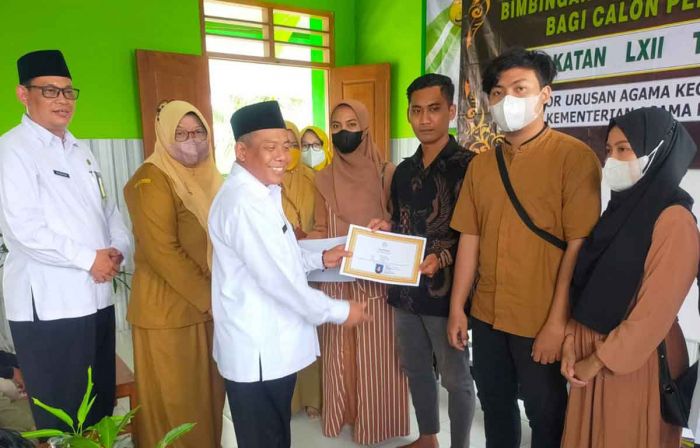 Giat Bimwin, KUA Semanding Tuban Bagikan 1.000 Bibit Mangga Garifta Merah kepada Calon Pengantin Giat Bimwin, KUA Semanding Tuban Bagikan 1.000 Bibit Mangga Garifta Merah kepada Calon Pengantin