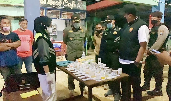 Cegah Covid-19 dan Narkoba, Tim Pamor Keris Bersama Satresnarkoba Polres Batu Gelar Tes Urine Acak Cegah Covid-19 dan Narkoba, Tim Pamor Keris Bersama Satresnarkoba Polres Batu Gelar Tes Urine Acak