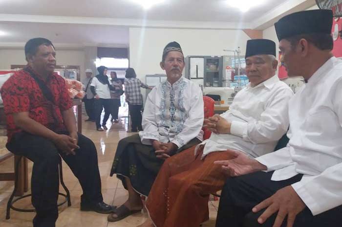 Ceramah di Gang Dolly, Kiai Asep Dicurhati Ada LSM Ingin Hidupkan Lokalisasi Ceramah di Gang Dolly, Kiai Asep Dicurhati Ada LSM Ingin Hidupkan Lokalisasi