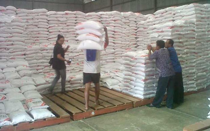 Belum Ada Aturan, Raskin Tak Bisa Disalurkan Belum Ada Aturan, Raskin Tak Bisa Disalurkan