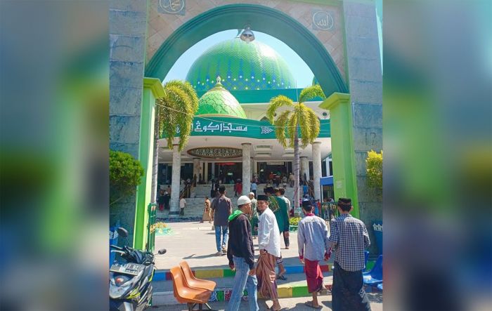 Tanpa Pengaturan Jarak, Masjid Agung Asy-Syuhada Pamekasan Tetap Gelar Salat Tarawih