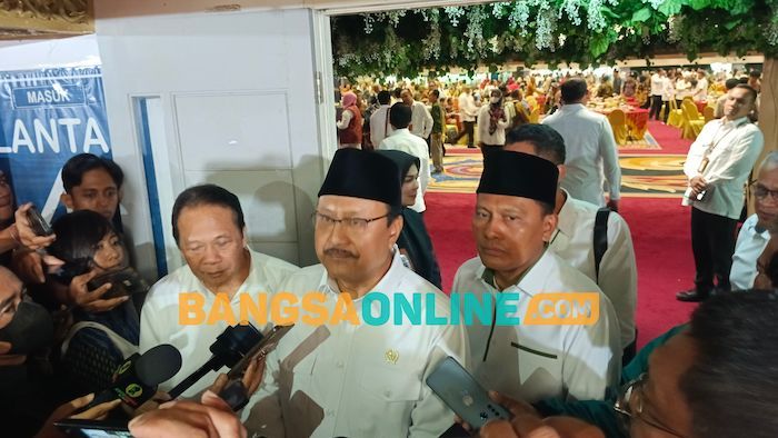 Teken MoU dengan Forum Rektor Indonesia Jatim, Mensos Ajak Perguruan Tinggi Entaskan Kemiskinan Teken MoU dengan Forum Rektor Indonesia Jatim, Mensos Ajak Perguruan Tinggi Entaskan Kemiskinan