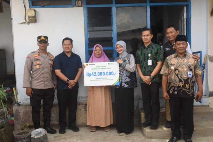 Wali Kota Kediri Serahkan Santunan Jaminan Kematian BPJS Ketenagakerjaan ke Ahli Waris Wali Kota Kediri Serahkan Santunan Jaminan Kematian BPJS Ketenagakerjaan ke Ahli Waris