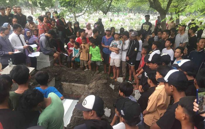 Pelajar Tewas Akibat Tawuran Gangster di Surabaya, Polisi Periksa 16 Saksi dan Amankan 3 Remaja Pelajar Tewas Akibat Tawuran Gangster di Surabaya, Polisi Periksa 16 Saksi dan Amankan 3 Remaja
