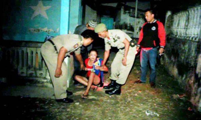 Razia Eks Lokalisasi di Nganjuk, Diwarnai Kejar-kejaran, Ditangkap Saat Sembunyi di bawah Pohon Razia Eks Lokalisasi di Nganjuk, Diwarnai Kejar-kejaran, Ditangkap Saat Sembunyi di bawah Pohon
