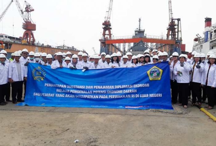 86 Dubes dan Diplomat Kemenlu Terkesan dengan Dock Kapal PT. Indonesia Marina Shipyard 86 Dubes dan Diplomat Kemenlu Terkesan dengan Dock Kapal PT. Indonesia Marina Shipyard