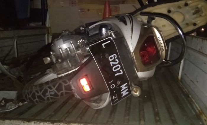 Pengendara Motor Tewas Tertabrak Truk di Jalan Raya Kletek Sidoarjo Pengendara Motor Tewas Tertabrak Truk di Jalan Raya Kletek Sidoarjo