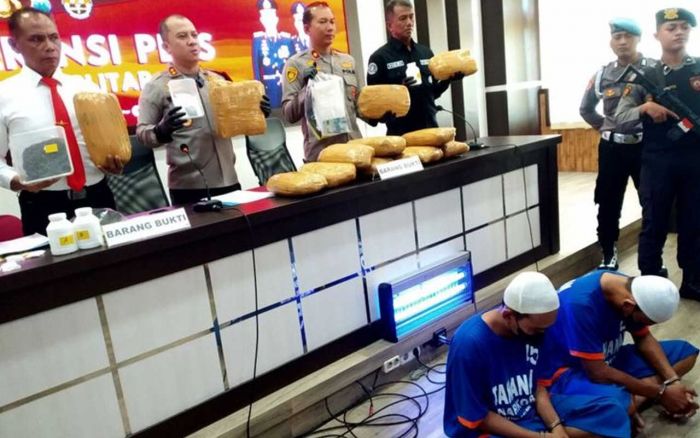 Tawarkan Narkoba ke Teman yang Tertangkap, Polres Blitar Ciduk Pengedar Ganja dari Malang Tawarkan Narkoba ke Teman yang Tertangkap, Polres Blitar Ciduk Pengedar Ganja dari Malang