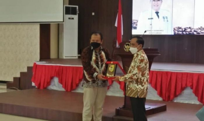 Bupati Hendy Akan Jadikan Jember Sentra Kopi Terbesar di Indonesia Bupati Hendy Akan Jadikan Jember Sentra Kopi Terbesar di Indonesia