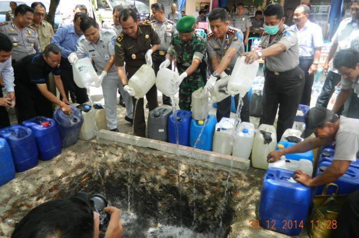 Polres Ngawi Musnahkan Ribuan Liter Miras