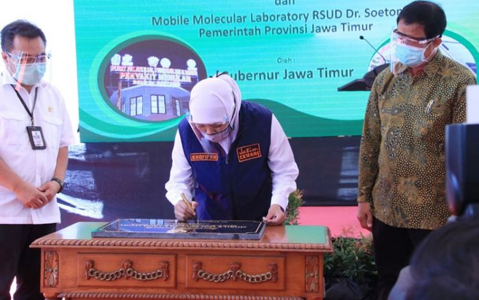 Khofifah Resmikan Pusat Pelayanan Pendidikan dan Riset Penyakit Menular RSUD dr. Soetomo Khofifah Resmikan Pusat Pelayanan Pendidikan dan Riset Penyakit Menular RSUD dr. Soetomo