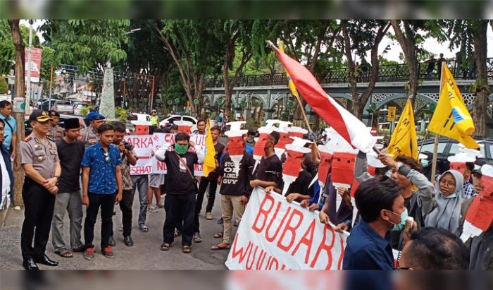 Aktivis PMII Gresik Demo DPRD Desak BPJS Kesehatan Dibubarkan