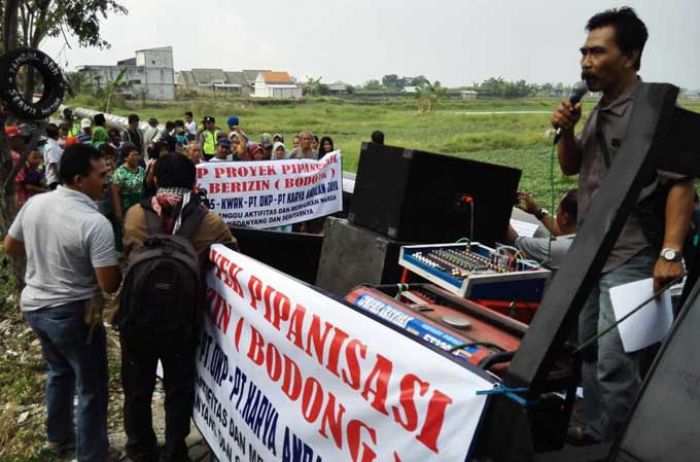 Warga Kedanyang Demo Tolak Proyek Pipa Pertamina Gas Warga Kedanyang Demo Tolak Proyek Pipa Pertamina Gas
