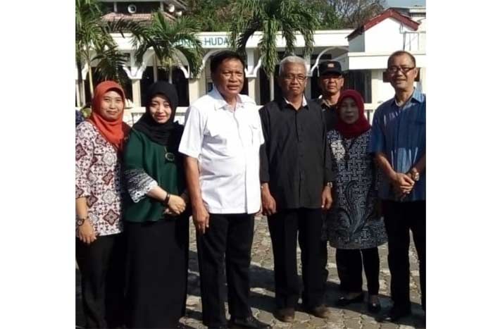 Di TPS Bupati Sambari Nyoblos, Khofifah-Emil Menang Mutlak Di TPS Bupati Sambari Nyoblos, Khofifah-Emil Menang Mutlak