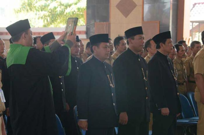 Gelar Mutasi, Bupati Tuban Berharap Pejabat Baru Berinovasi Entaskan Kemiskinan Gelar Mutasi, Bupati Tuban Berharap Pejabat Baru Berinovasi Entaskan Kemiskinan