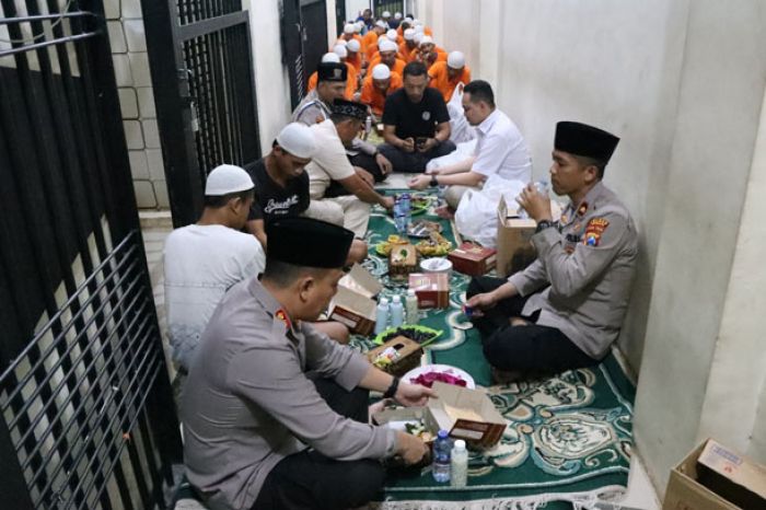 Kapolres Gresik Gelar Bukber dengan Puluhan Tahanan