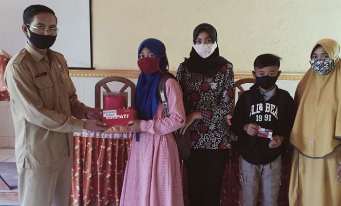 Tunjang Fasilitas Belajar Daring, MTsN 1 Tuban Bagikan Paket Internet Cuma-Cuma Tunjang Fasilitas Belajar Daring, MTsN 1 Tuban Bagikan Paket Internet Cuma-Cuma